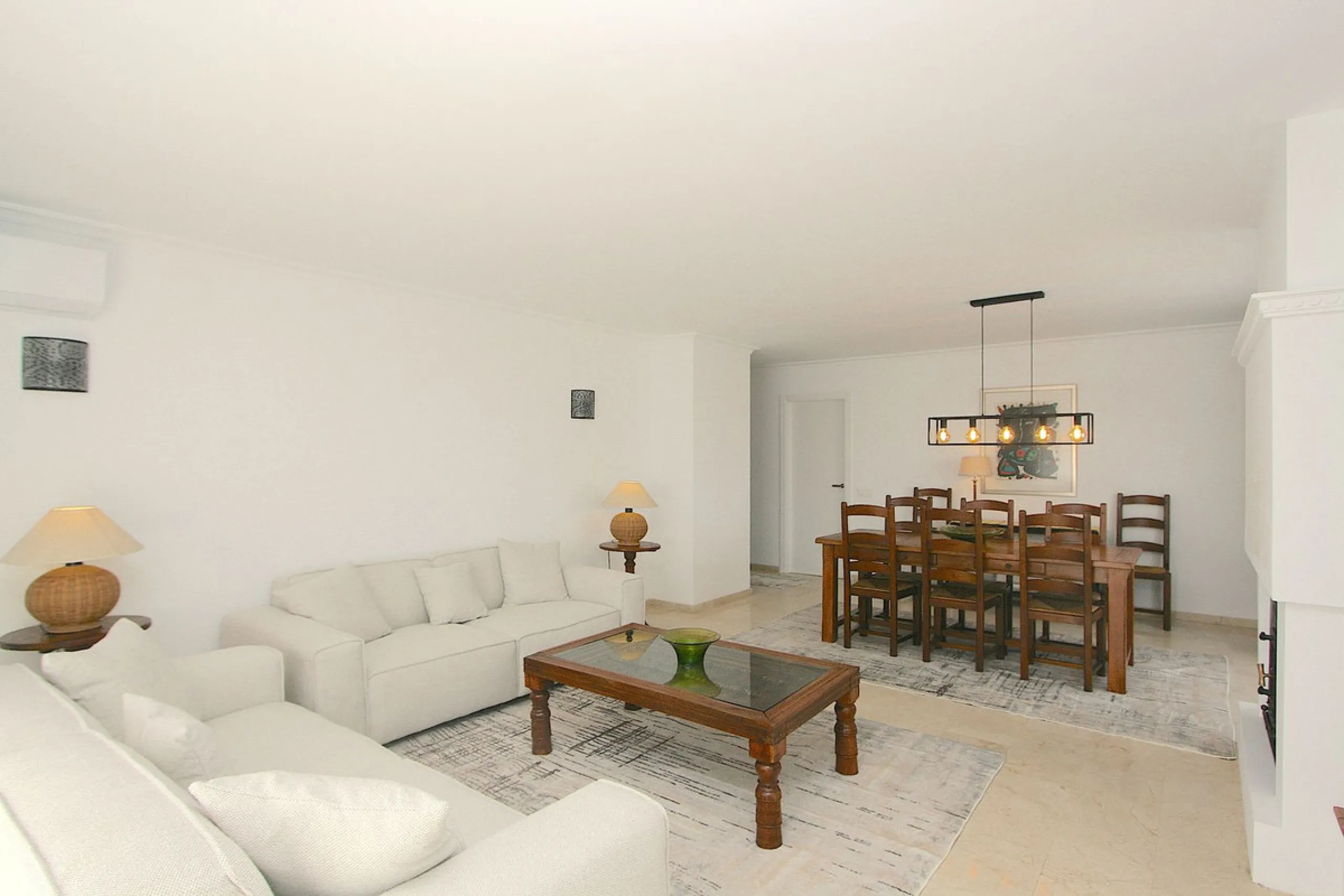 Unique penthouse in the beautiful and sought after Andalusian-style urbanisation Puebla Lucia, in the heart of Fuengirola.