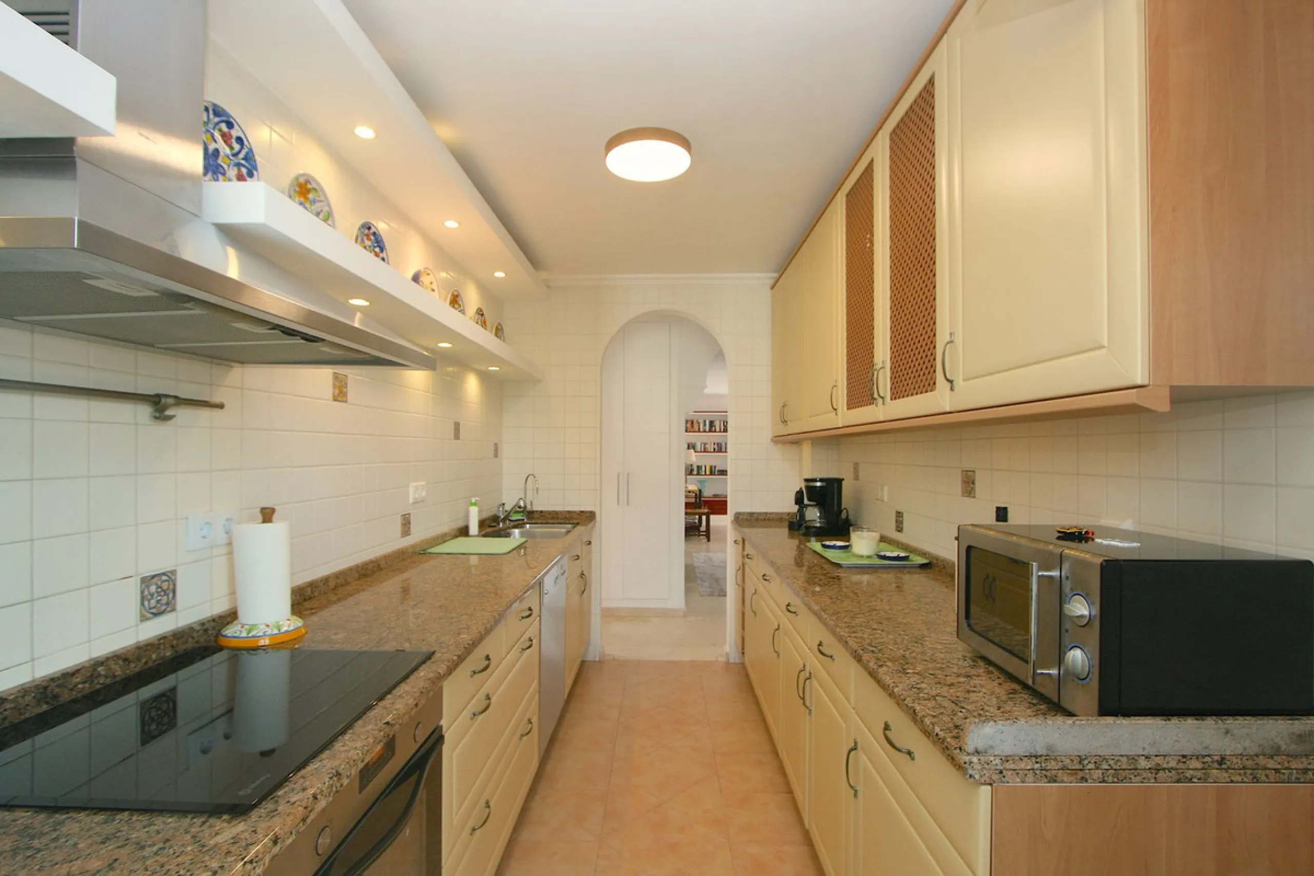 Unique penthouse in the beautiful and sought after Andalusian-style urbanisation Puebla Lucia, in the heart of Fuengirola.