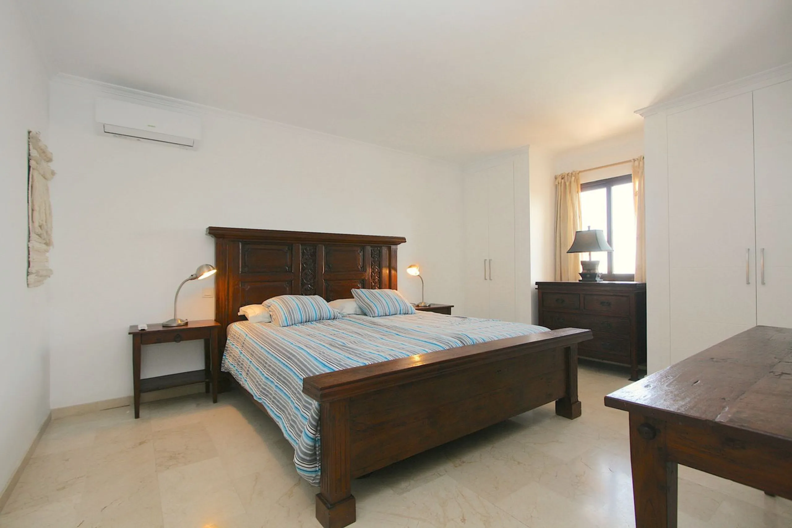 Unique penthouse in the beautiful and sought after Andalusian-style urbanisation Puebla Lucia, in the heart of Fuengirola.
