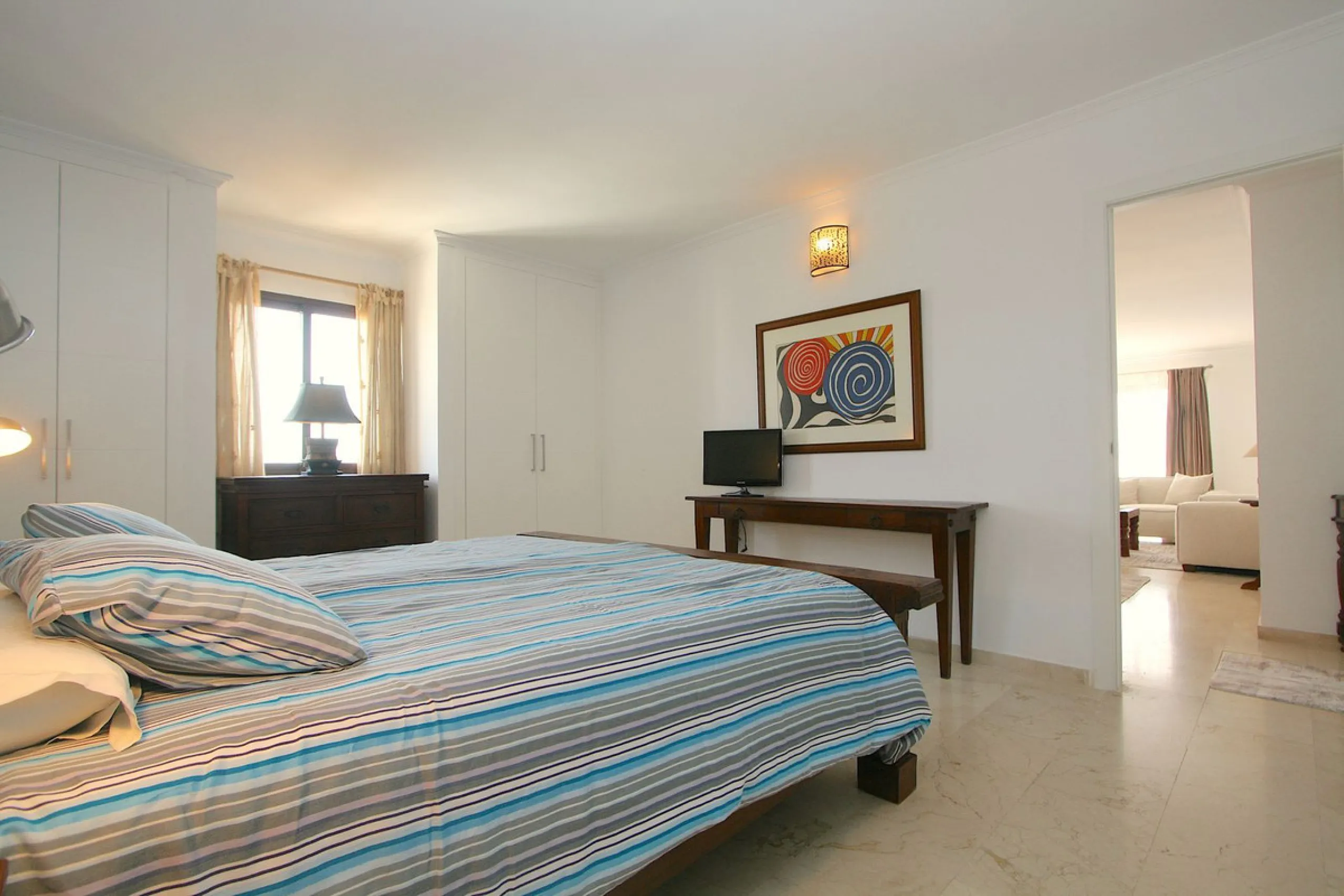Unique penthouse in the beautiful and sought after Andalusian-style urbanisation Puebla Lucia, in the heart of Fuengirola.