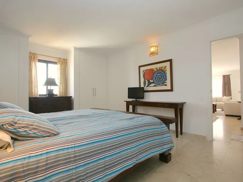 Unique penthouse in the beautiful and sought after Andalusian-style urbanisation Puebla Lucia, in the heart of Fuengirola.