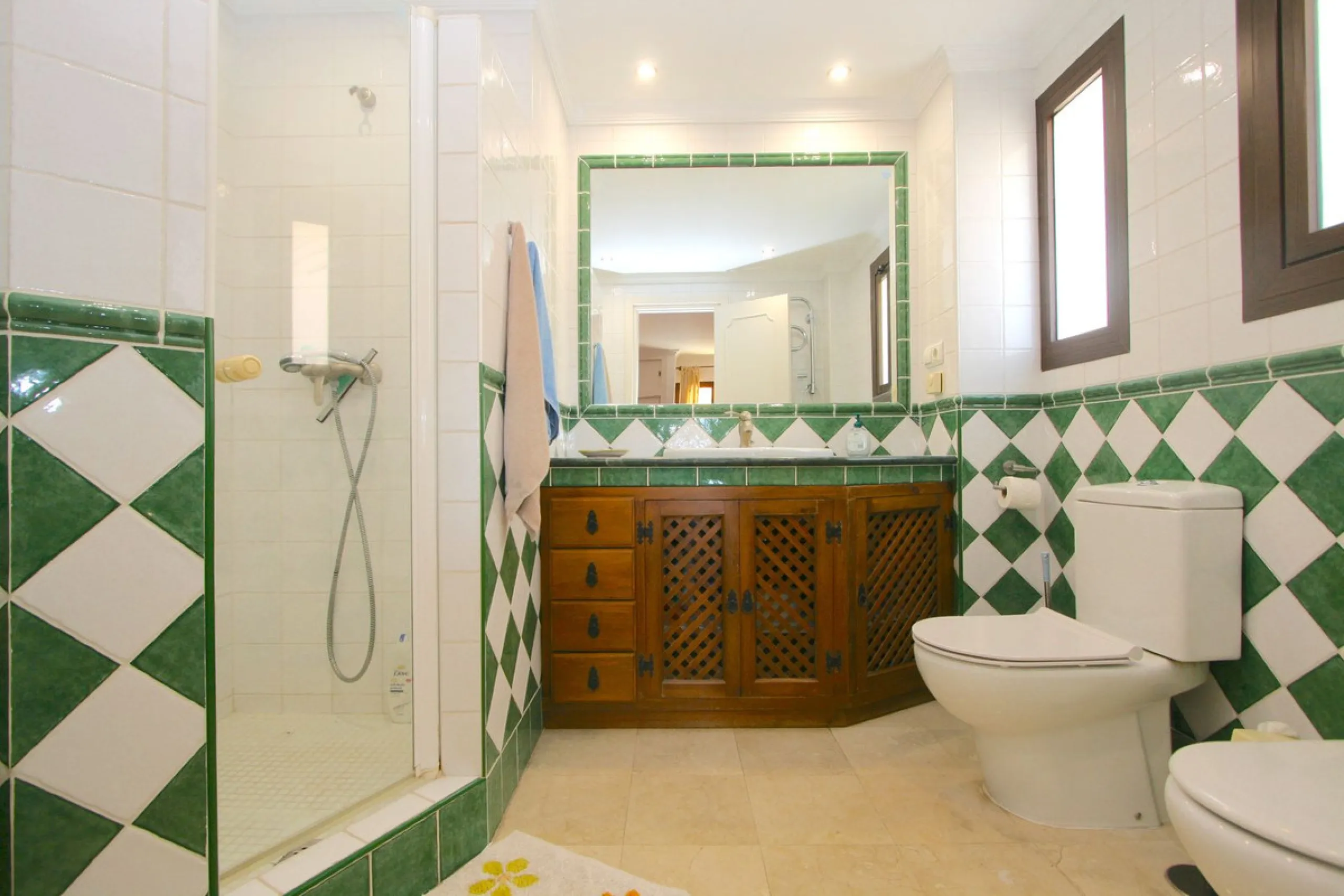Unique penthouse in the beautiful and sought after Andalusian-style urbanisation Puebla Lucia, in the heart of Fuengirola.
