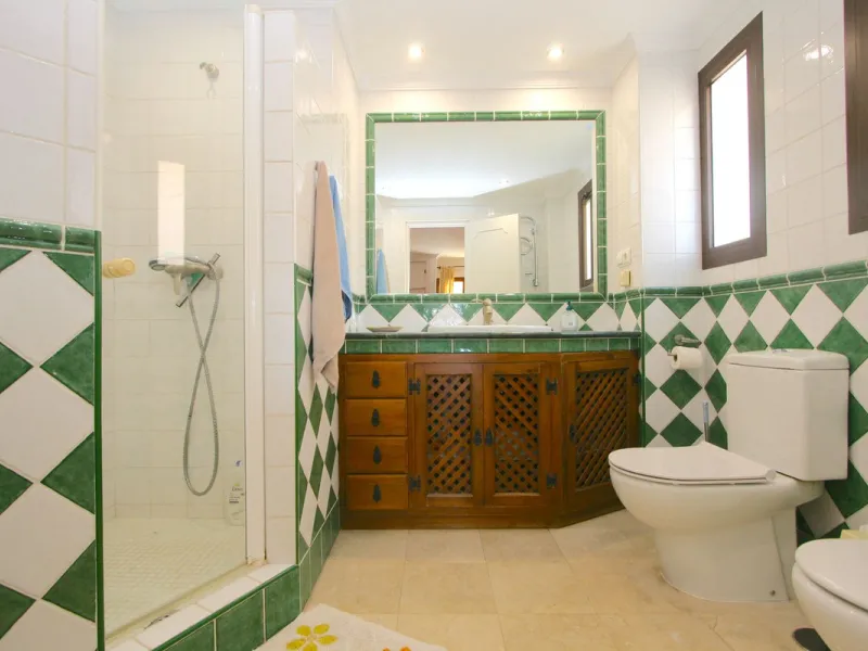 Unique penthouse in the beautiful and sought after Andalusian-style urbanisation Puebla Lucia, in the heart of Fuengirola.