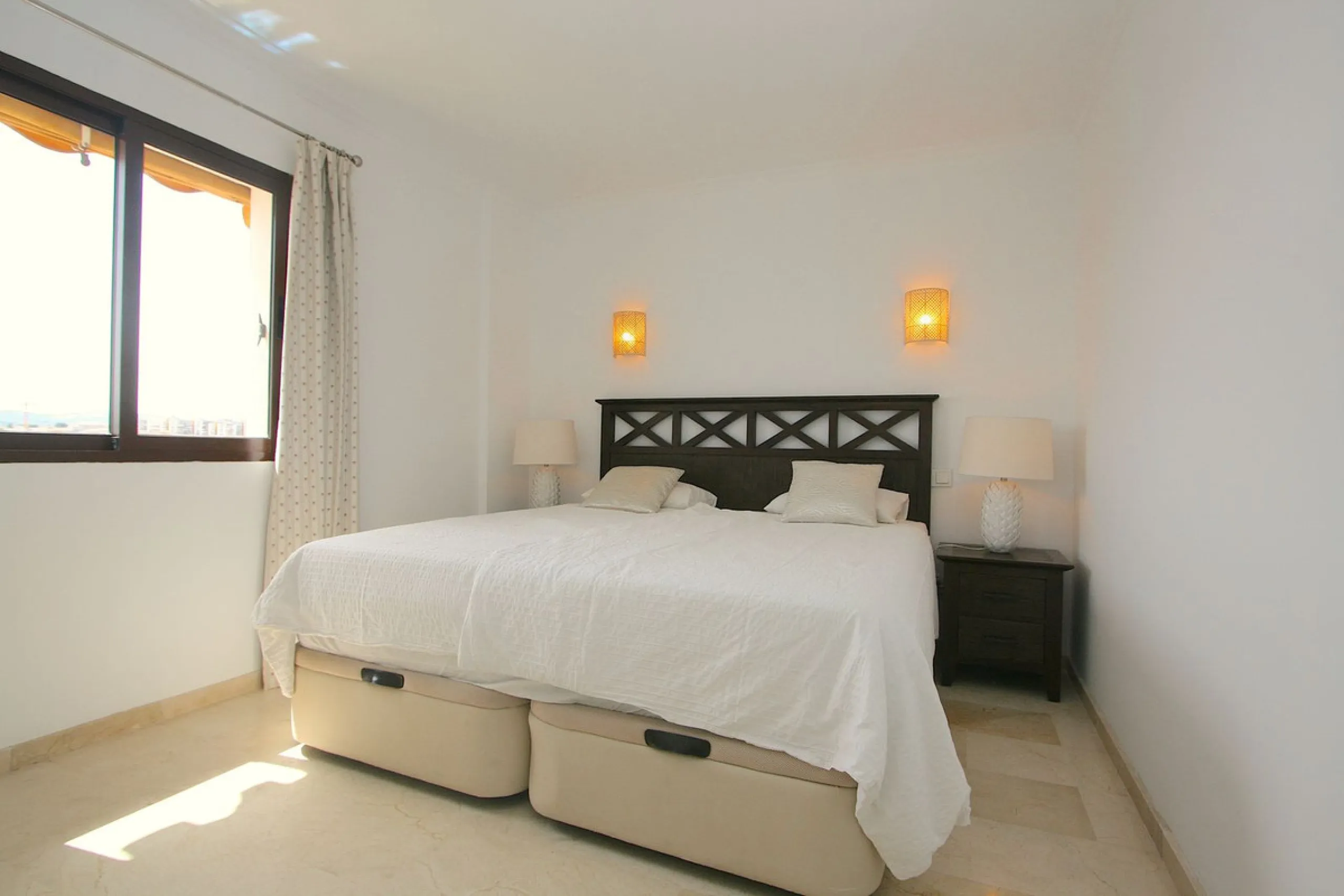 Unique penthouse in the beautiful and sought after Andalusian-style urbanisation Puebla Lucia, in the heart of Fuengirola.