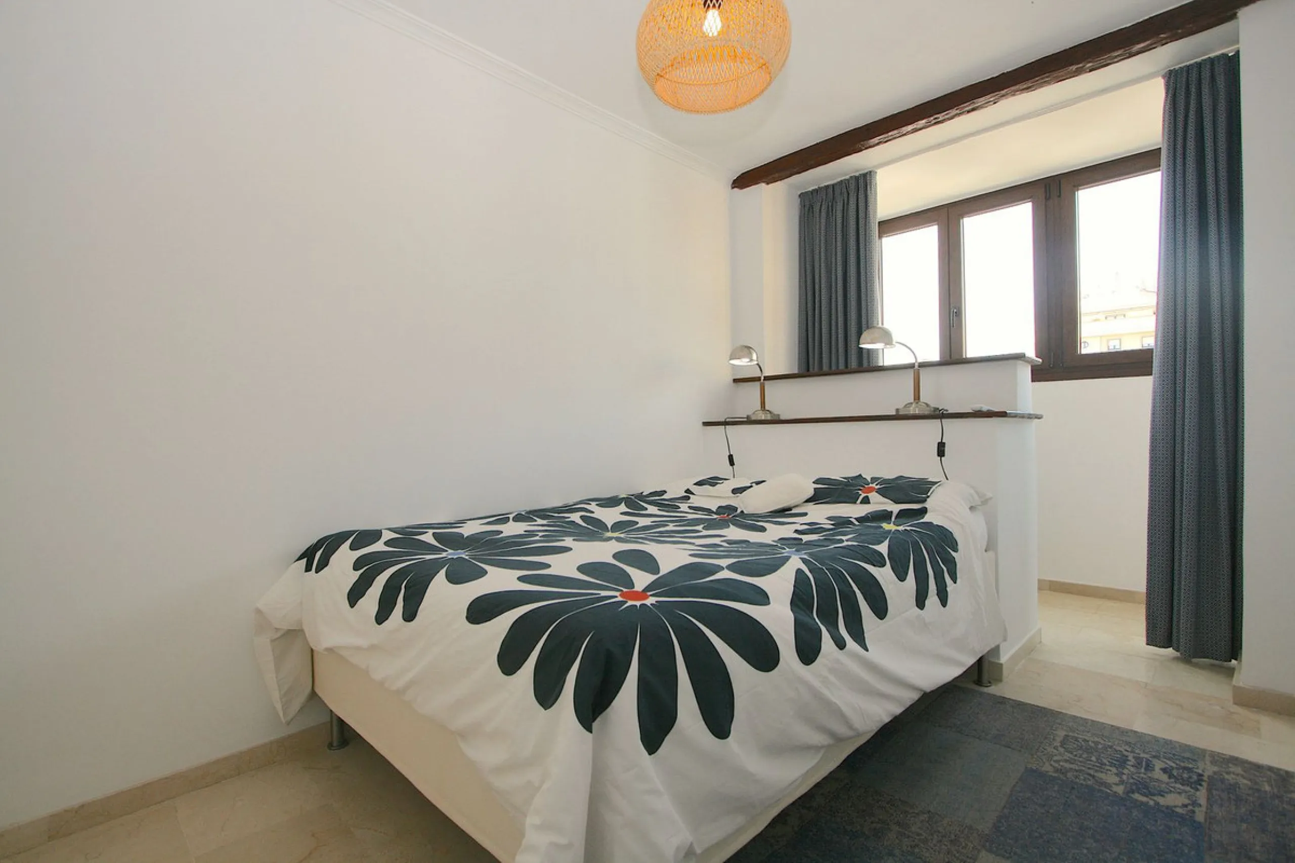 Unique penthouse in the beautiful and sought after Andalusian-style urbanisation Puebla Lucia, in the heart of Fuengirola.