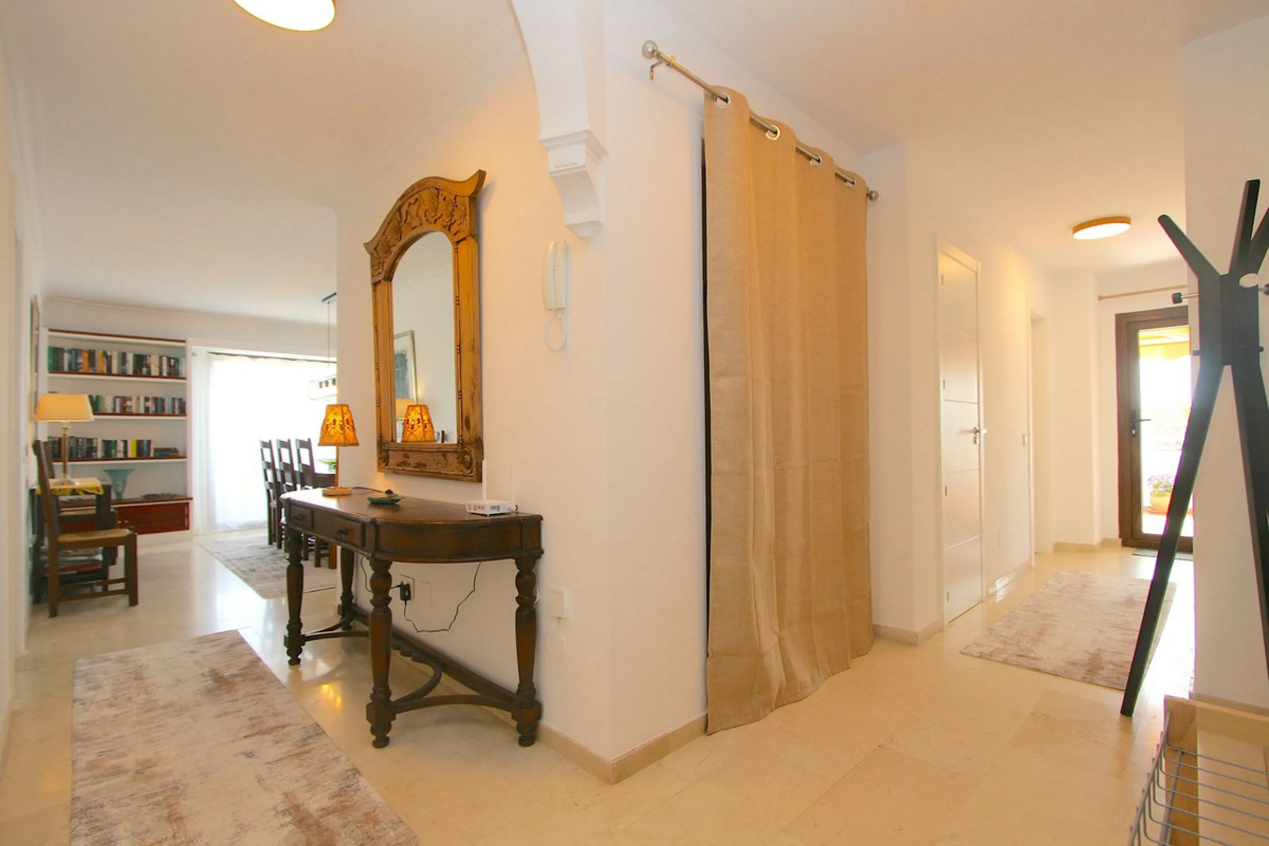 Unique penthouse in the beautiful and sought after Andalusian-style urbanisation Puebla Lucia, in the heart of Fuengirola.