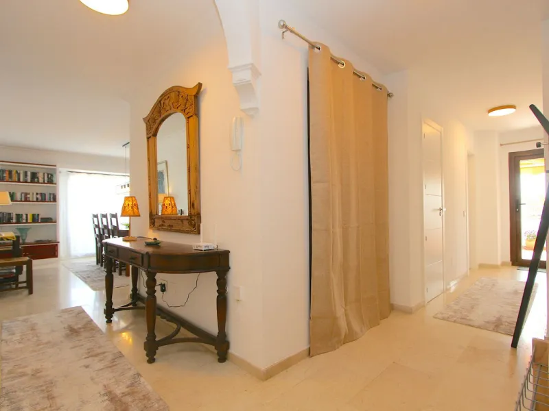 Unique penthouse in the beautiful and sought after Andalusian-style urbanisation Puebla Lucia, in the heart of Fuengirola.