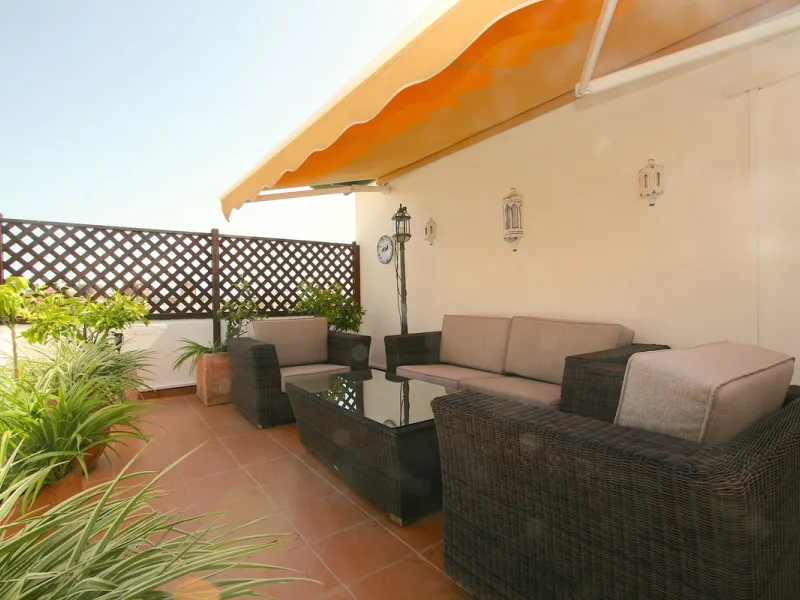 Unique penthouse in the beautiful and sought after Andalusian-style urbanisation Puebla Lucia, in the heart of Fuengirola.