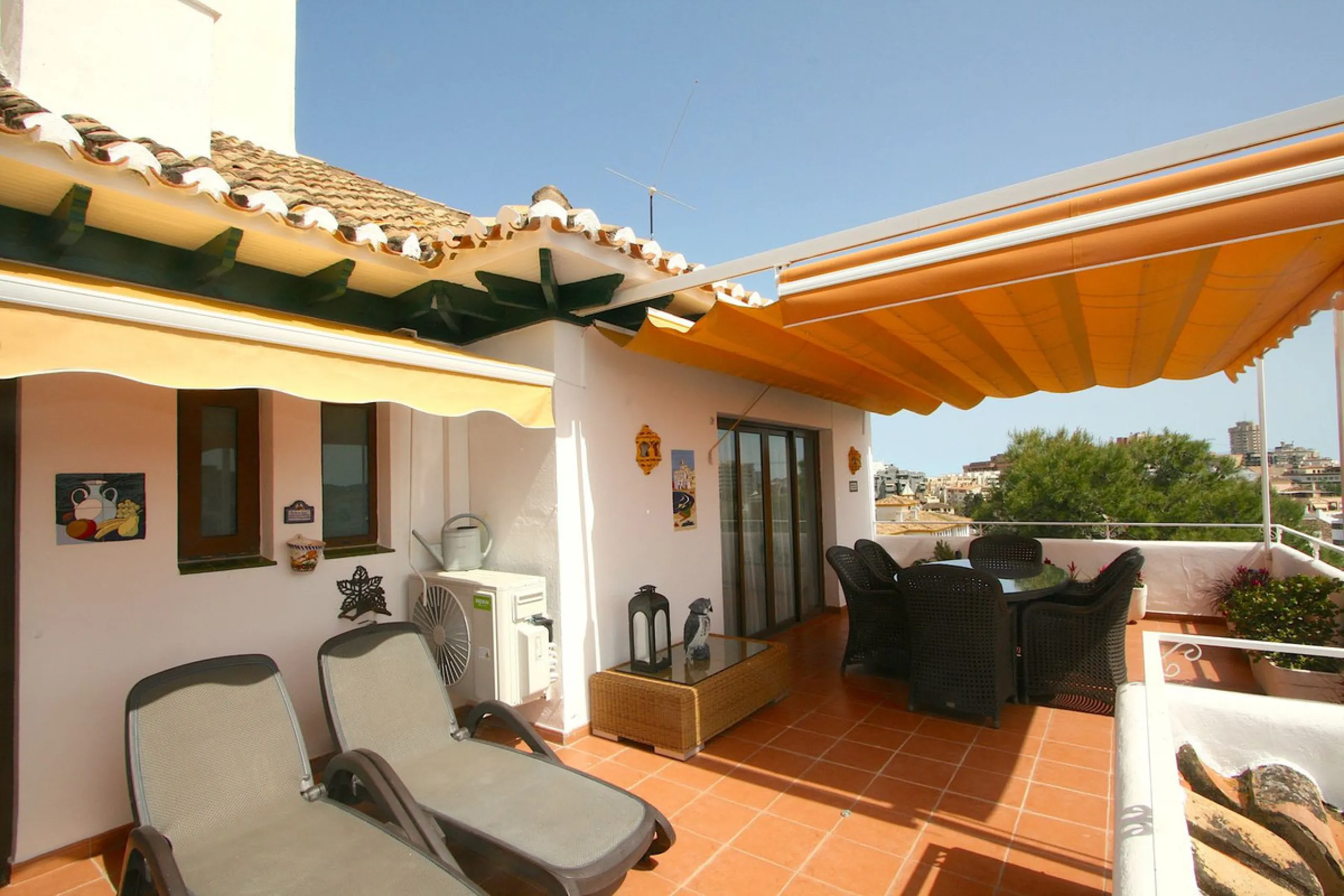 Unique penthouse in the beautiful and sought after Andalusian-style urbanisation Puebla Lucia, in the heart of Fuengirola.