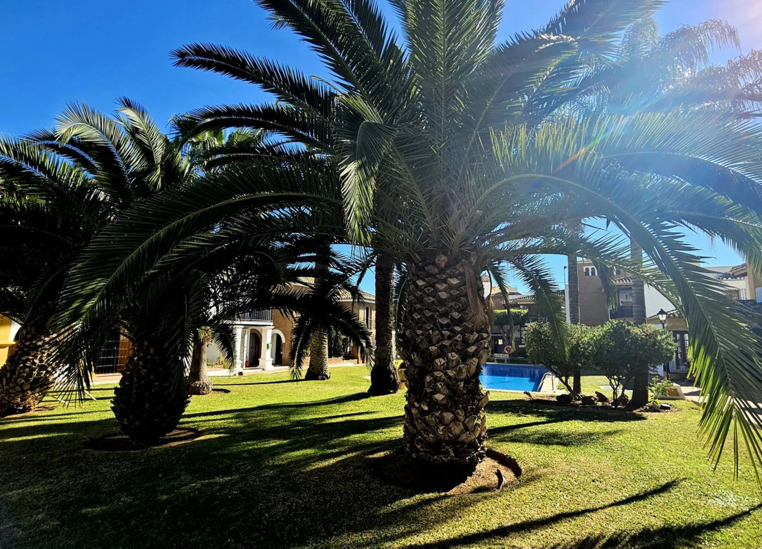 Unique penthouse in the beautiful and sought after Andalusian-style urbanisation Puebla Lucia, in the heart of Fuengirola.