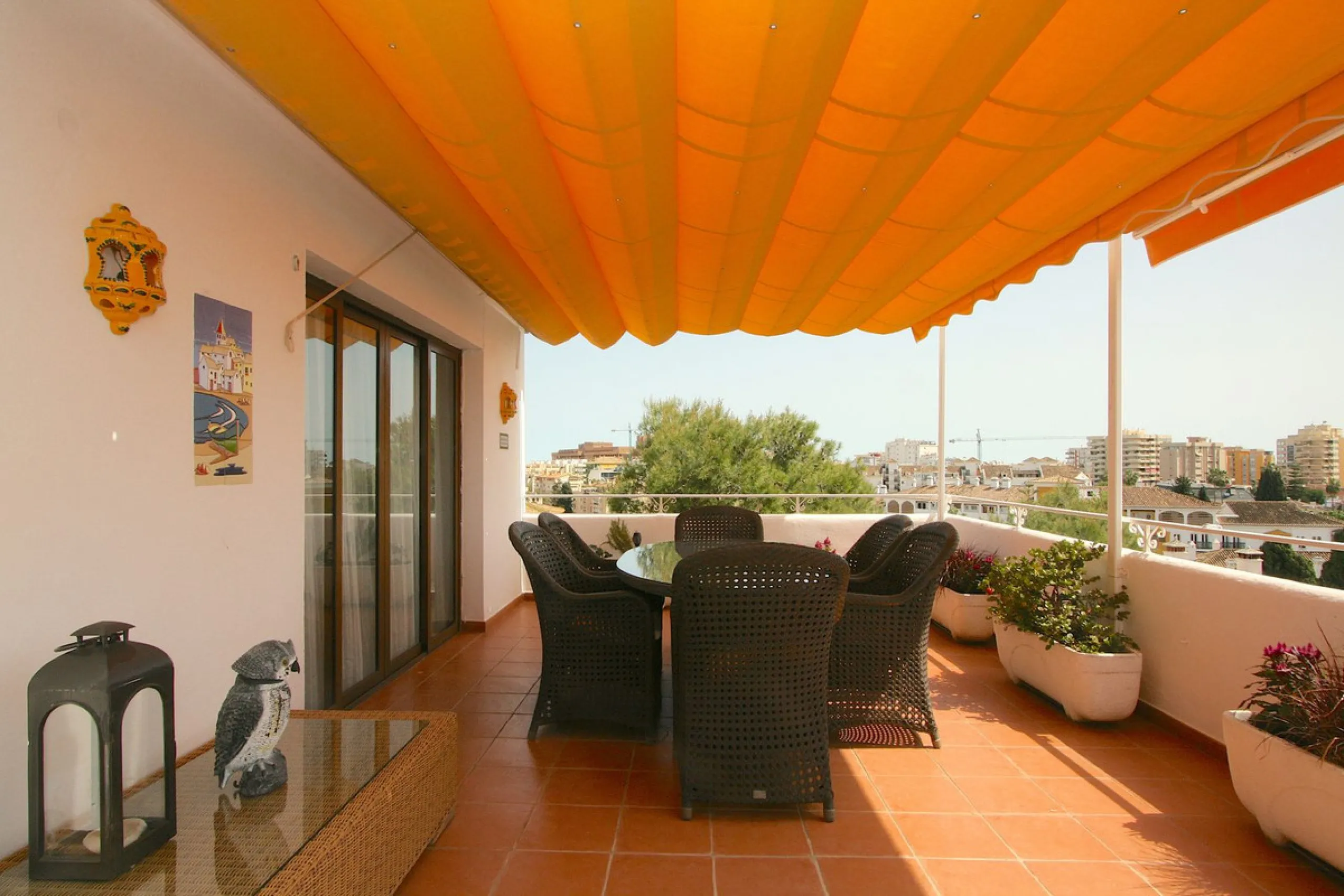 Unique penthouse in the beautiful and sought after Andalusian-style urbanisation Puebla Lucia, in the heart of Fuengirola.