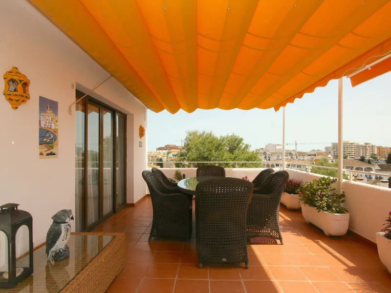 Unique penthouse in the beautiful and sought after Andalusian-style urbanisation Puebla Lucia, in the heart of Fuengirola.