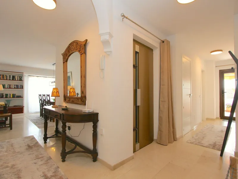 Unique penthouse in the beautiful and sought after Andalusian-style urbanisation Puebla Lucia, in the heart of Fuengirola.