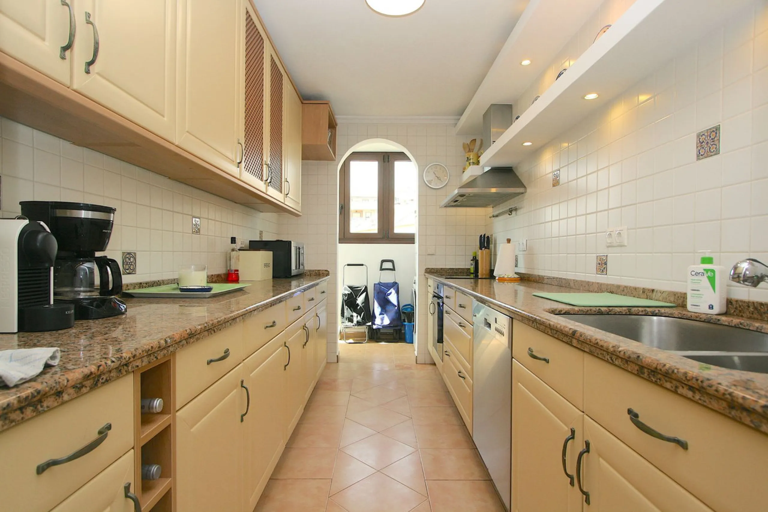 Unique penthouse in the beautiful and sought after Andalusian-style urbanisation Puebla Lucia, in the heart of Fuengirola.