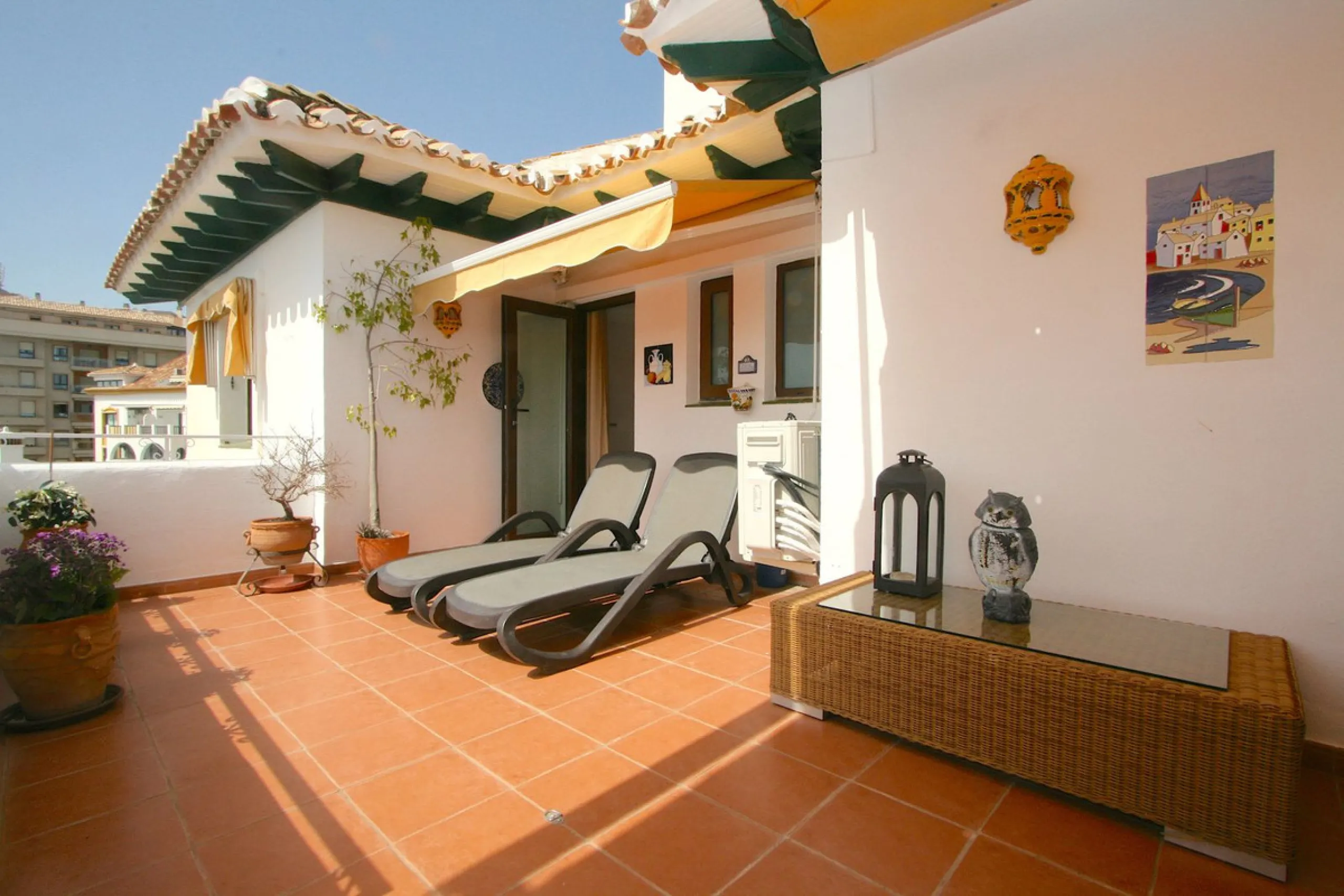 Unique penthouse in the beautiful and sought after Andalusian-style urbanisation Puebla Lucia, in the heart of Fuengirola.