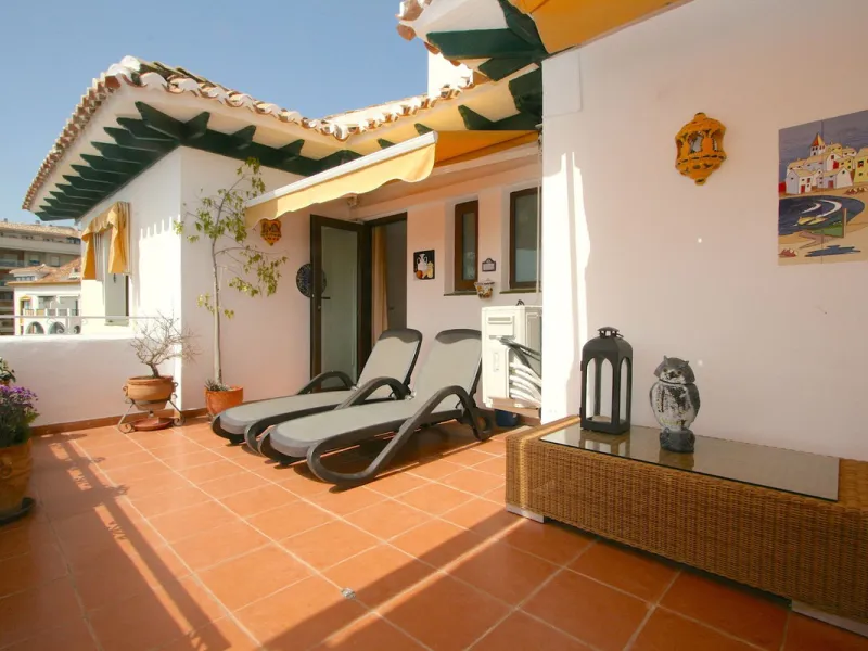 Unique penthouse in the beautiful and sought after Andalusian-style urbanisation Puebla Lucia, in the heart of Fuengirola.