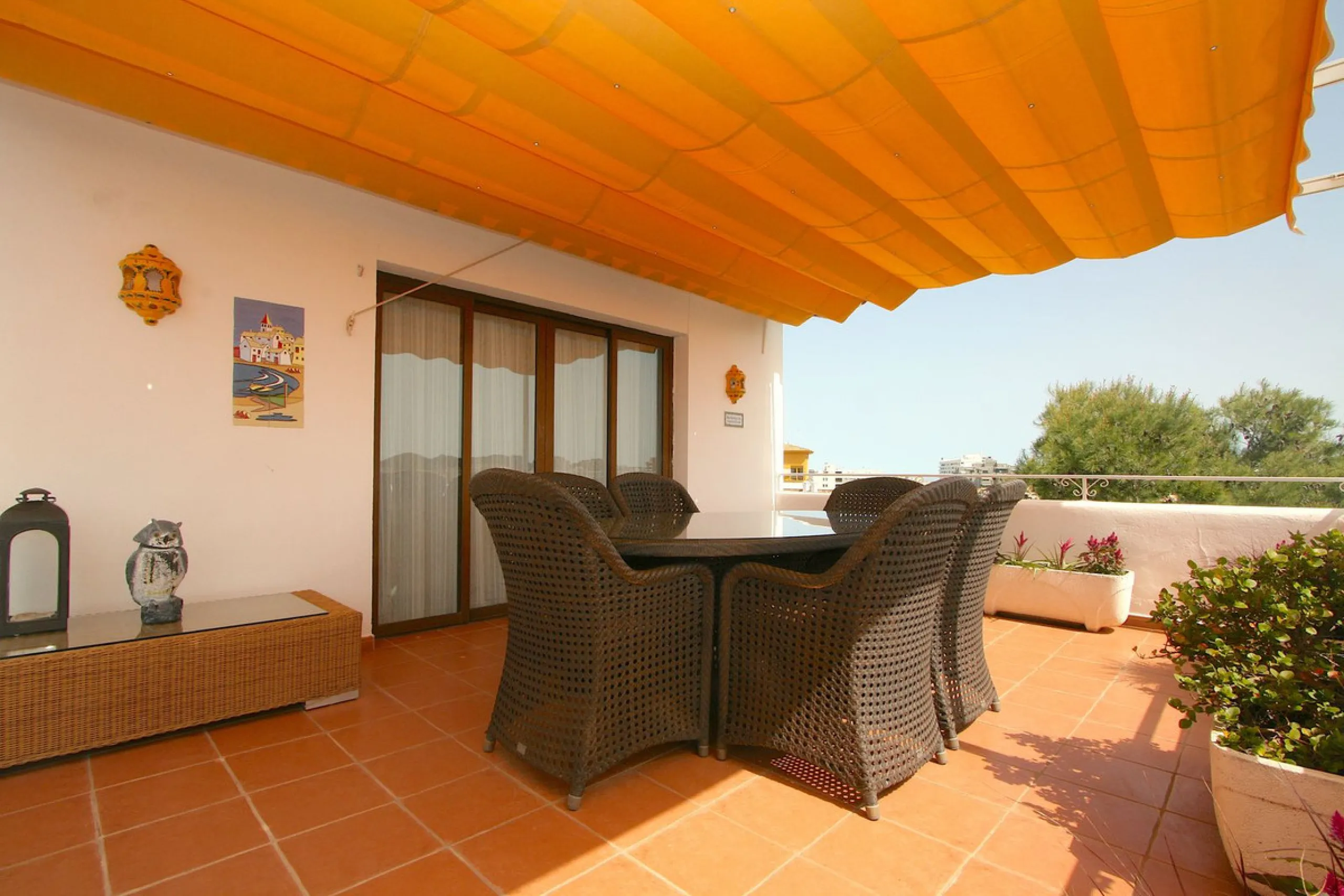 Unique penthouse in the beautiful and sought after Andalusian-style urbanisation Puebla Lucia, in the heart of Fuengirola.