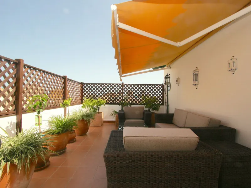Unique penthouse in the beautiful and sought after Andalusian-style urbanisation Puebla Lucia, in the heart of Fuengirola.