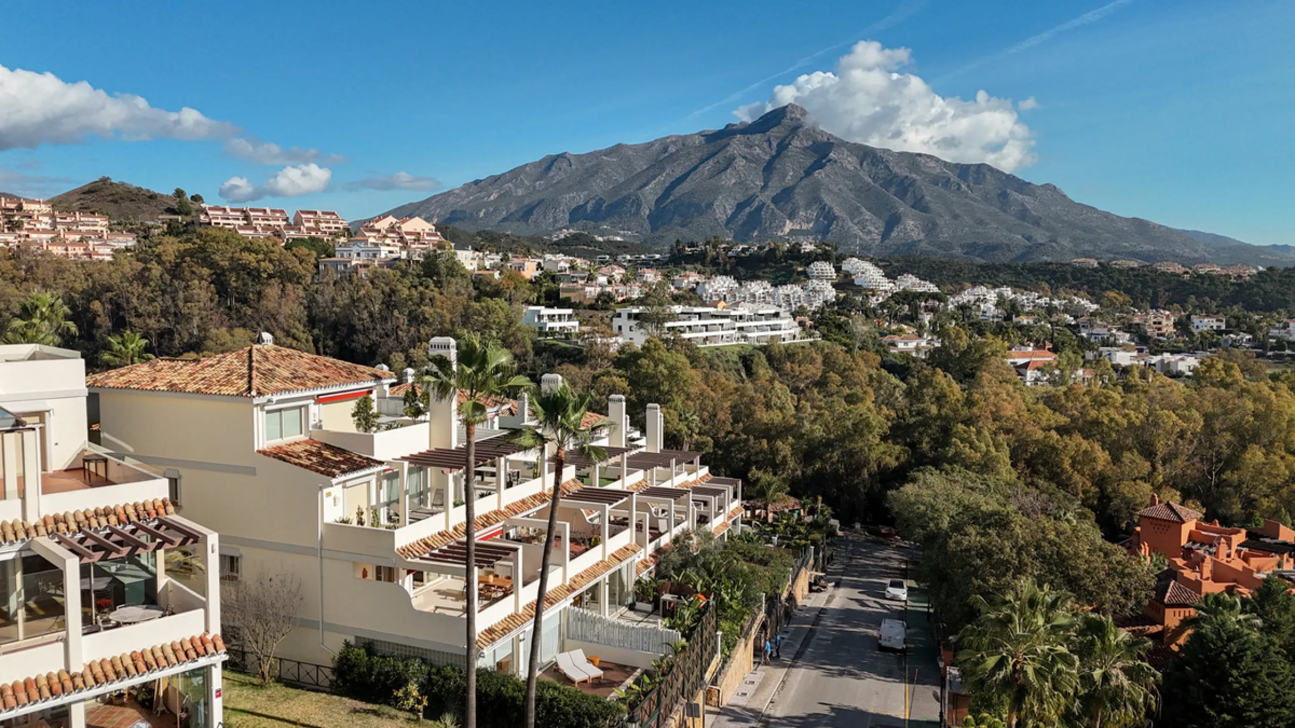 Apartment - Middle Floor Apartment в продаже в Marbella, Málaga. В доме 3 спален и 2 ванных комнат. Площадь дома 145 м²