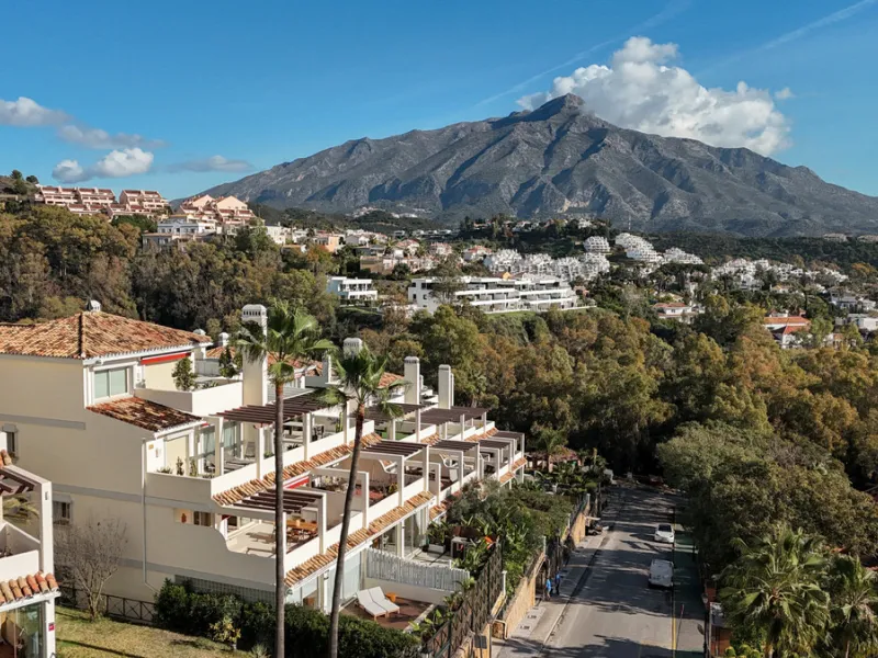 Apartment - Middle Floor Apartment в продаже в Marbella, Málaga. В доме 3 спален и 2 ванных комнат. Площадь дома 145 м²