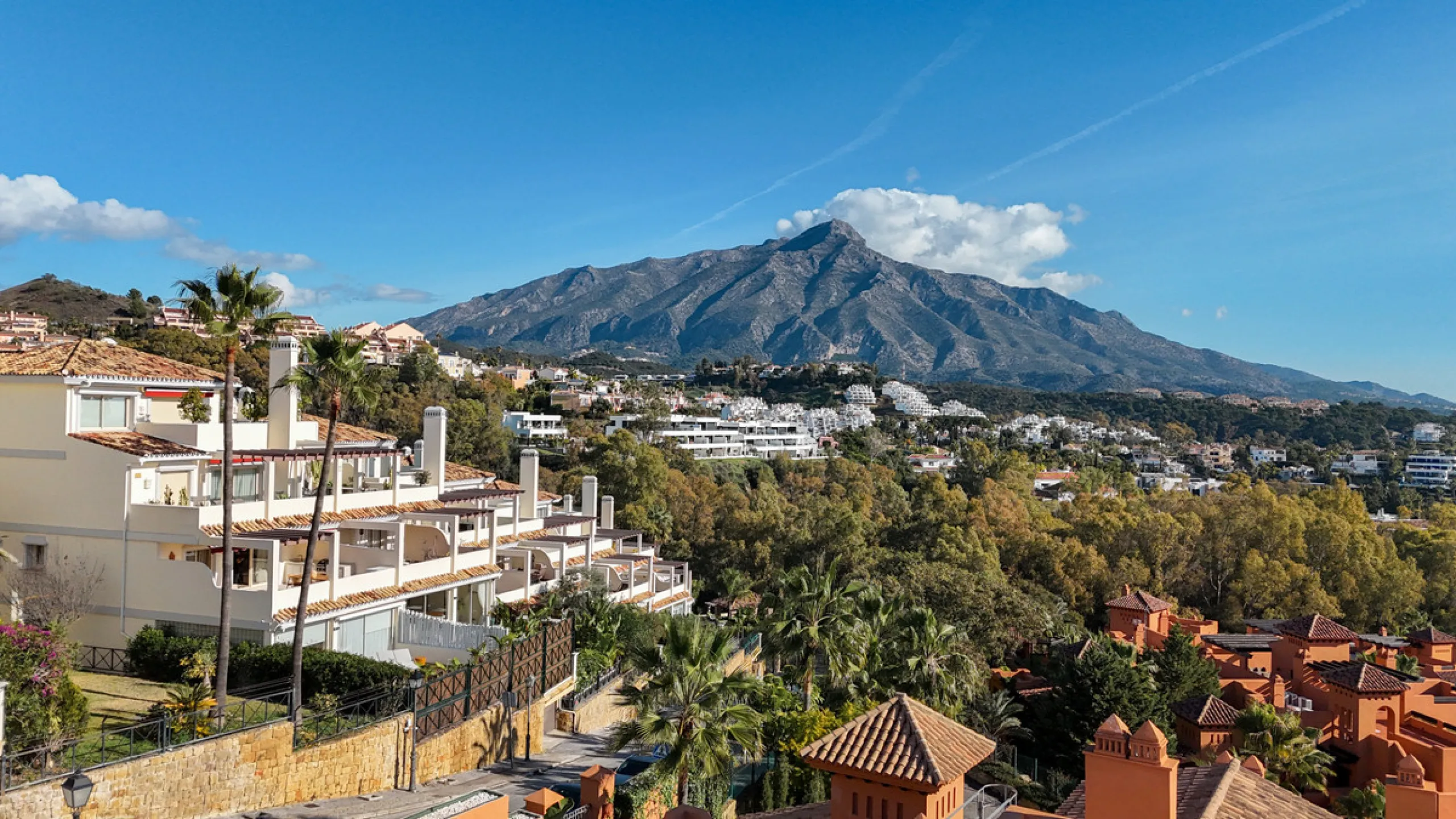 Apartment - Middle Floor Apartment в продаже в Marbella, Málaga. В доме 3 спален и 2 ванных комнат. Площадь дома 145 м²