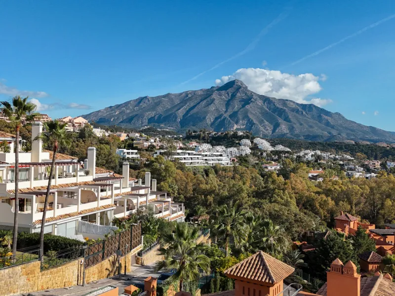 Apartment - Middle Floor Apartment в продаже в Marbella, Málaga. В доме 3 спален и 2 ванных комнат. Площадь дома 145 м²