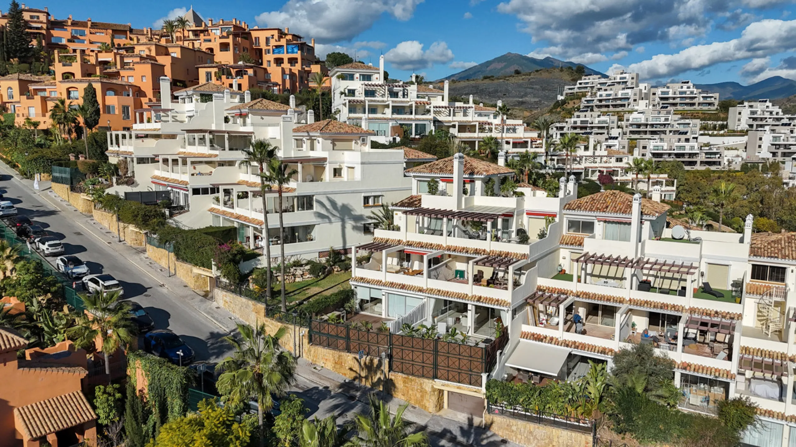 Apartment - Middle Floor Apartment в продаже в Marbella, Málaga. В доме 3 спален и 2 ванных комнат. Площадь дома 145 м²