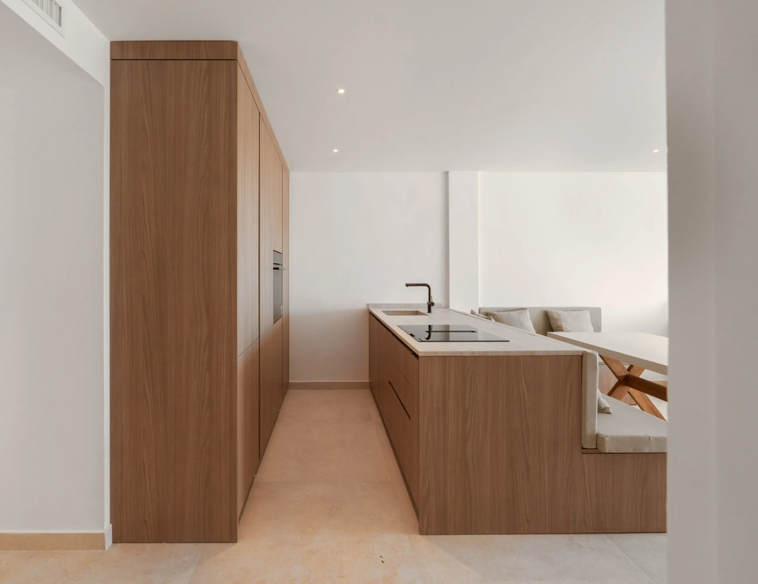 Apartment - Middle Floor Apartment в продаже в Marbella, Málaga. В доме 3 спален и 2 ванных комнат. Площадь дома 145 м²