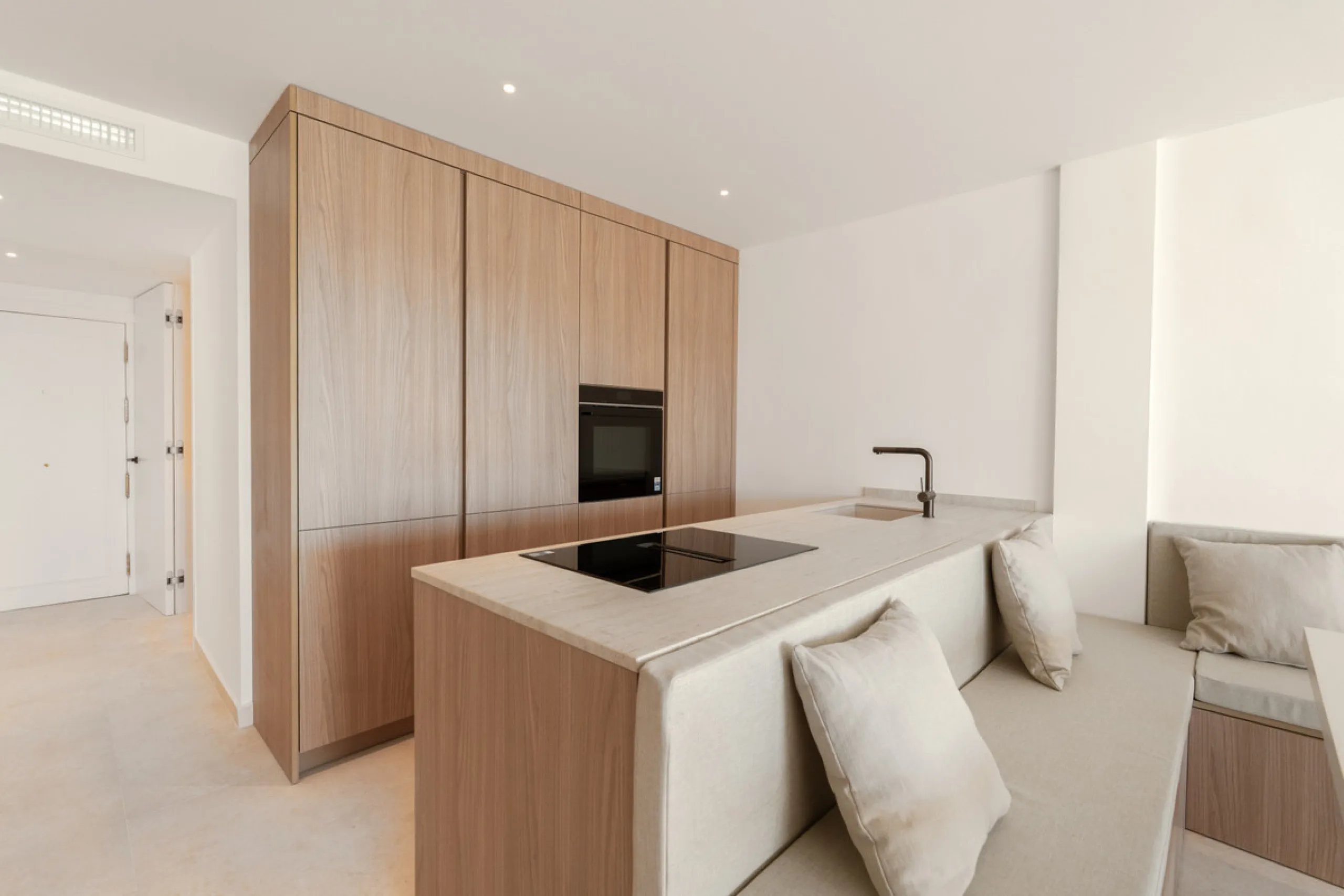 Apartment - Middle Floor Apartment в продаже в Marbella, Málaga. В доме 3 спален и 2 ванных комнат. Площадь дома 145 м²