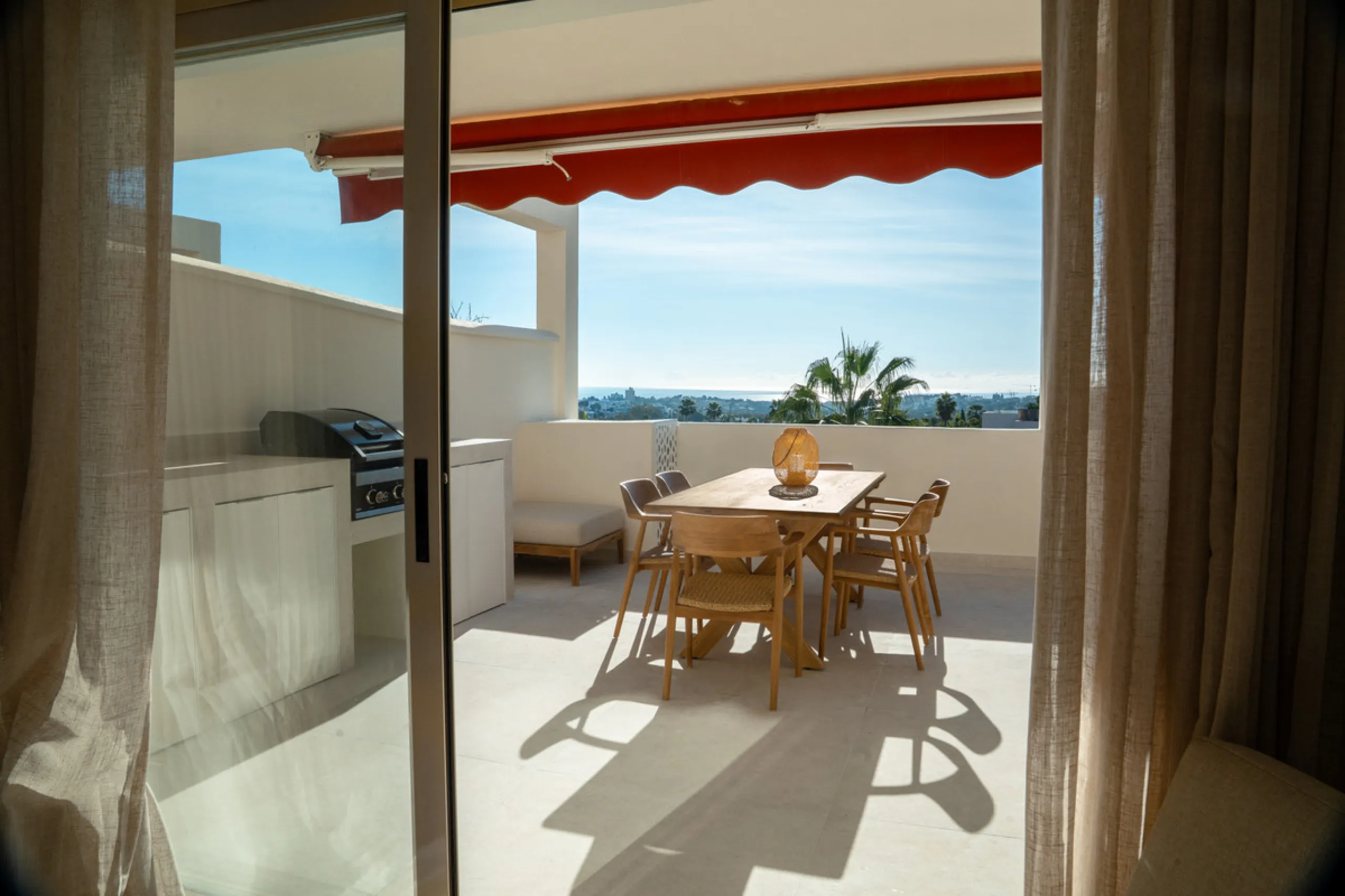 Apartment - Middle Floor Apartment в продаже в Marbella, Málaga. В доме 3 спален и 2 ванных комнат. Площадь дома 145 м²