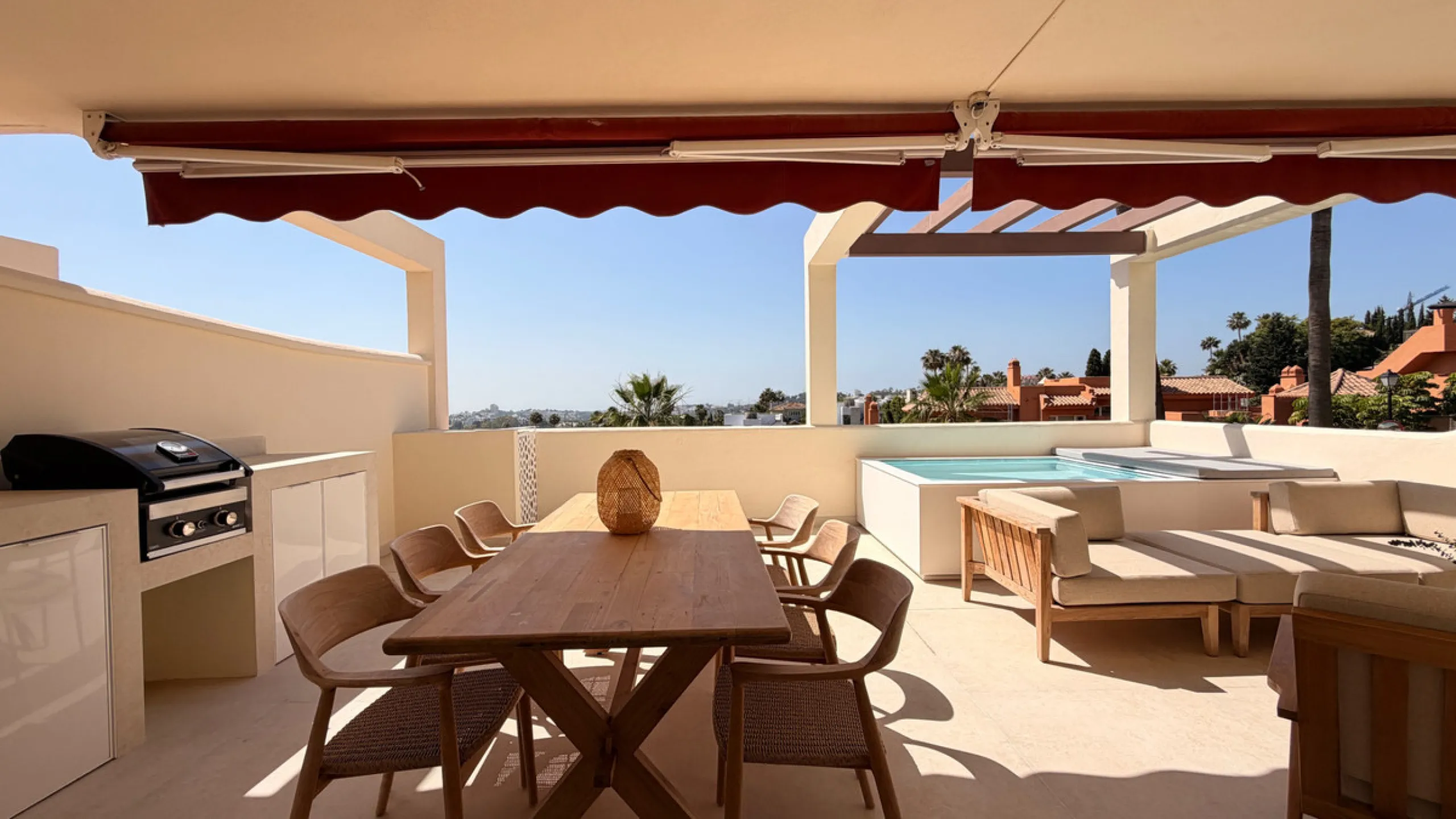 Apartment - Middle Floor Apartment в продаже в Marbella, Málaga. В доме 3 спален и 2 ванных комнат. Площадь дома 145 м²