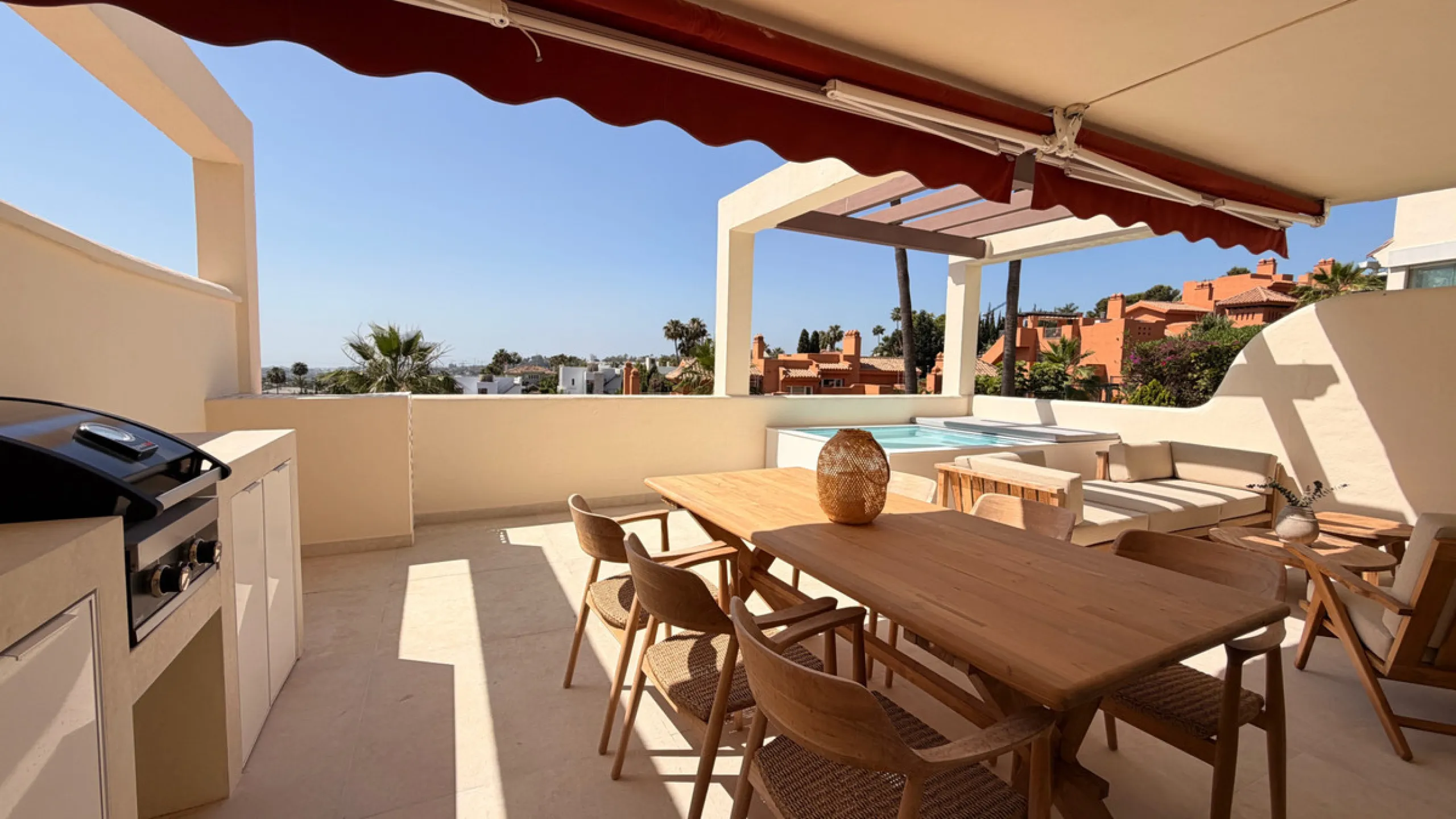 Apartment - Middle Floor Apartment в продаже в Marbella, Málaga. В доме 3 спален и 2 ванных комнат. Площадь дома 145 м²