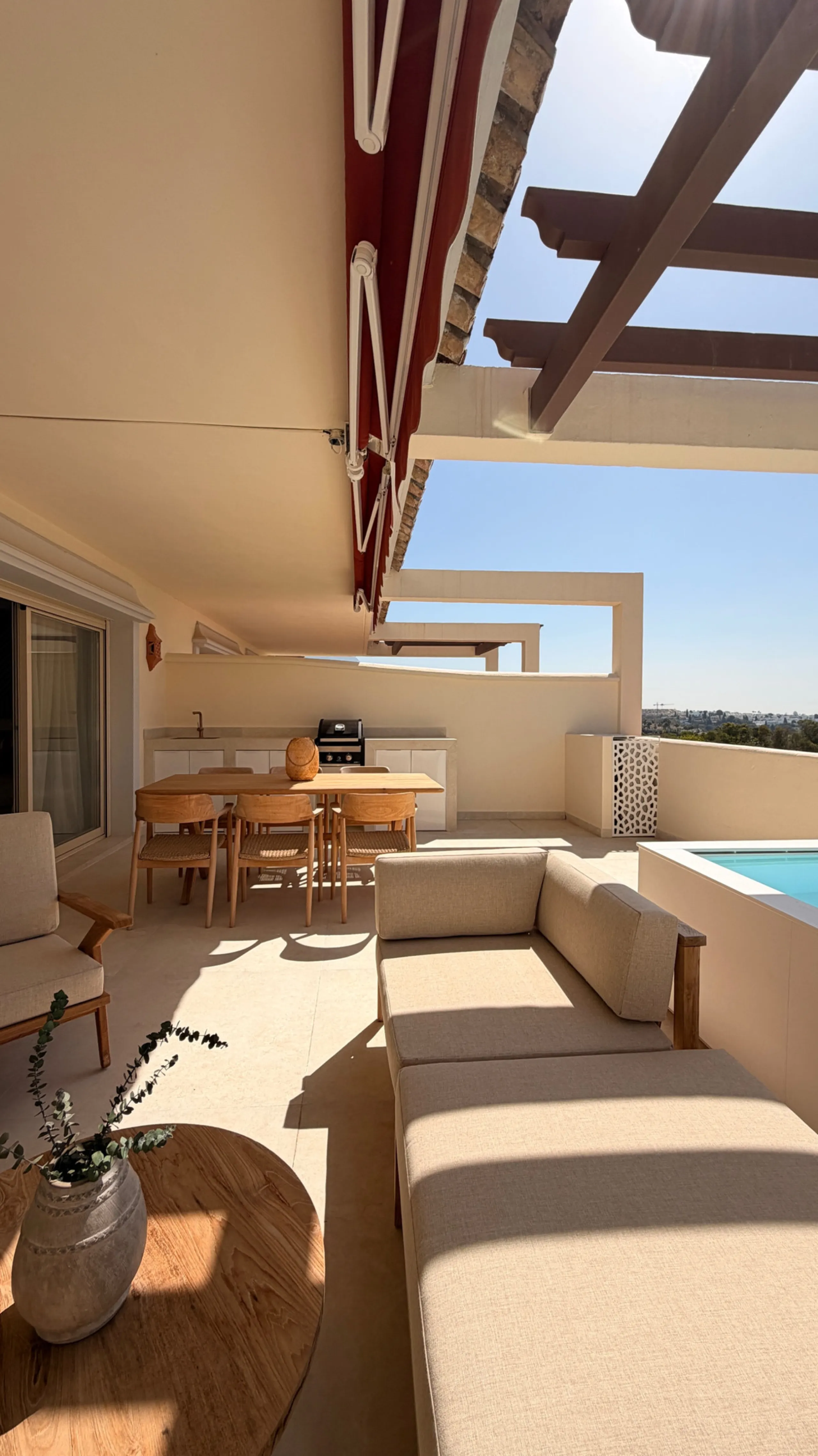 Apartment - Middle Floor Apartment в продаже в Marbella, Málaga. В доме 3 спален и 2 ванных комнат. Площадь дома 145 м²