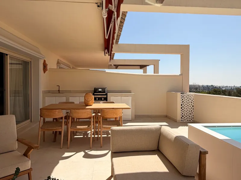 Apartment - Middle Floor Apartment в продаже в Marbella, Málaga. В доме 3 спален и 2 ванных комнат. Площадь дома 145 м²