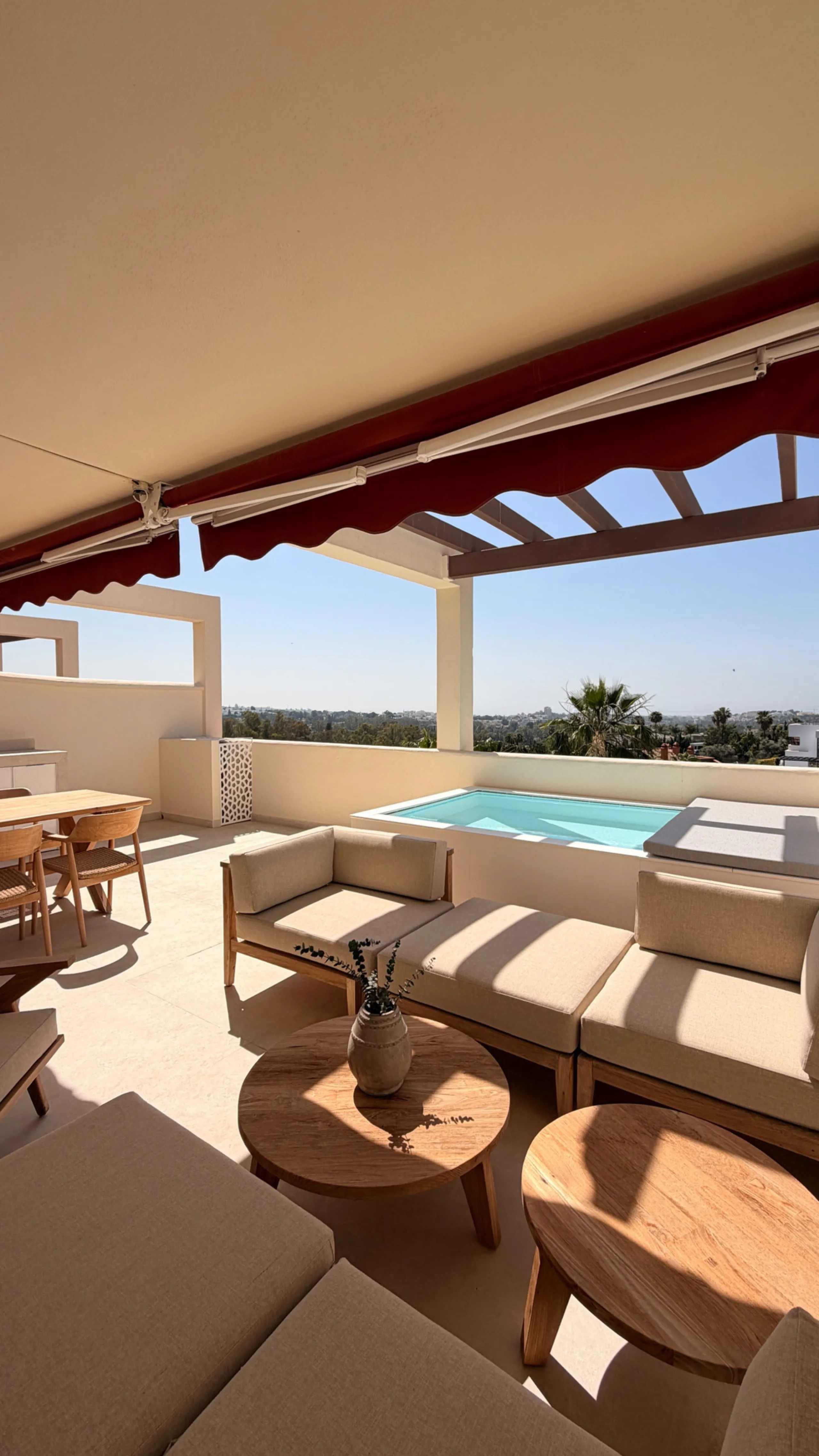 Apartment - Middle Floor Apartment в продаже в Marbella, Málaga. В доме 3 спален и 2 ванных комнат. Площадь дома 145 м²