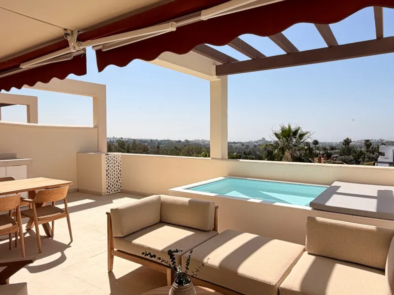 Apartment - Middle Floor Apartment в продаже в Marbella, Málaga. В доме 3 спален и 2 ванных комнат. Площадь дома 145 м²