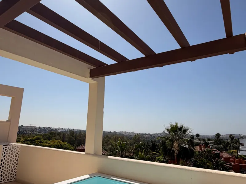 Apartment - Middle Floor Apartment в продаже в Marbella, Málaga. В доме 3 спален и 2 ванных комнат. Площадь дома 145 м²