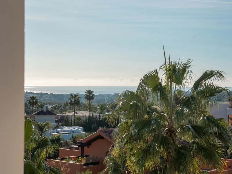 Apartment - Middle Floor Apartment в продаже в Marbella, Málaga. В доме 3 спален и 2 ванных комнат. Площадь дома 145 м²
