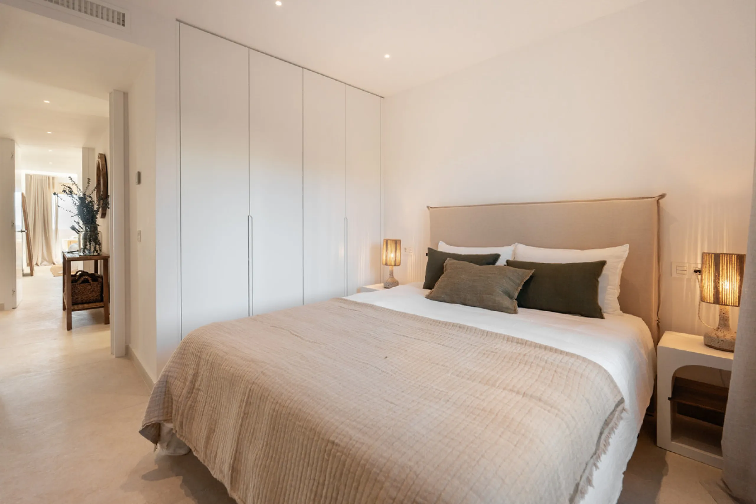 Apartment - Middle Floor Apartment в продаже в Marbella, Málaga. В доме 3 спален и 2 ванных комнат. Площадь дома 145 м²