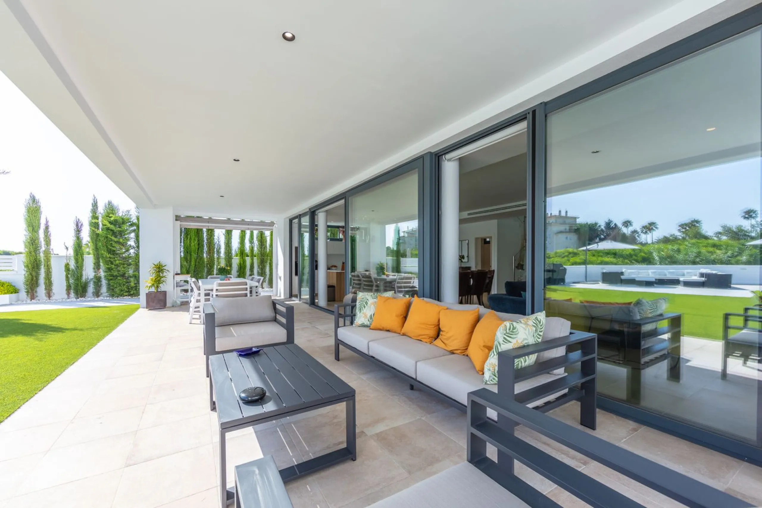 House - Detached Villa в продаже в Manilva, Málaga. В доме 4 спален и 4 ванных комнат. Площадь дома 231 м². Площадь участка 782 м²