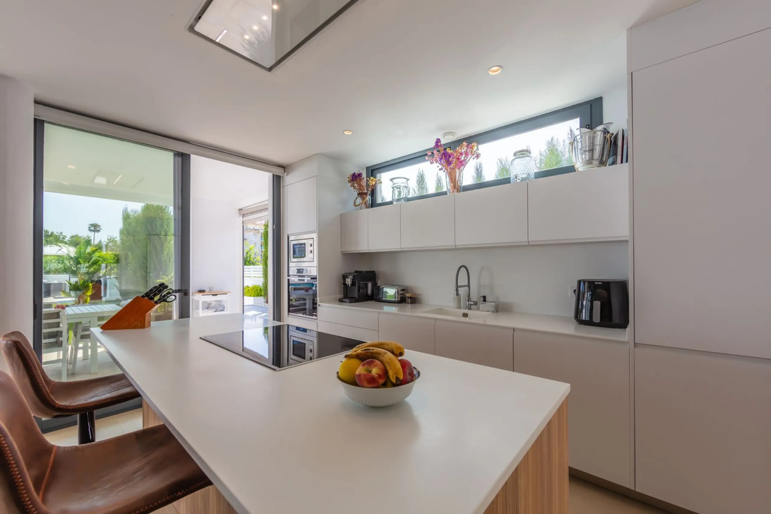 House - Detached Villa в продаже в Manilva, Málaga. В доме 4 спален и 4 ванных комнат. Площадь дома 231 м². Площадь участка 782 м²