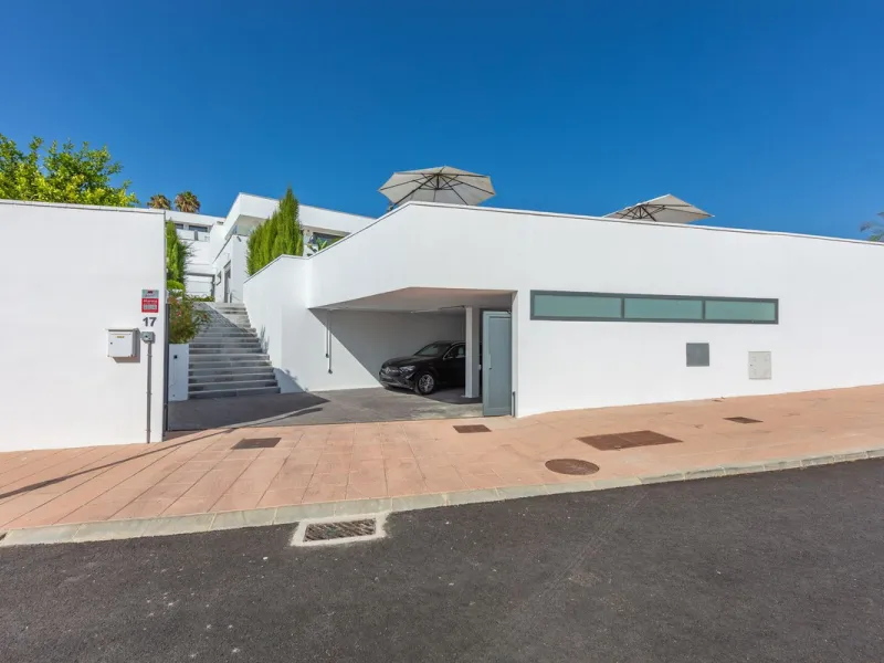 House - Detached Villa в продаже в Manilva, Málaga. В доме 4 спален и 4 ванных комнат. Площадь дома 231 м². Площадь участка 782 м²