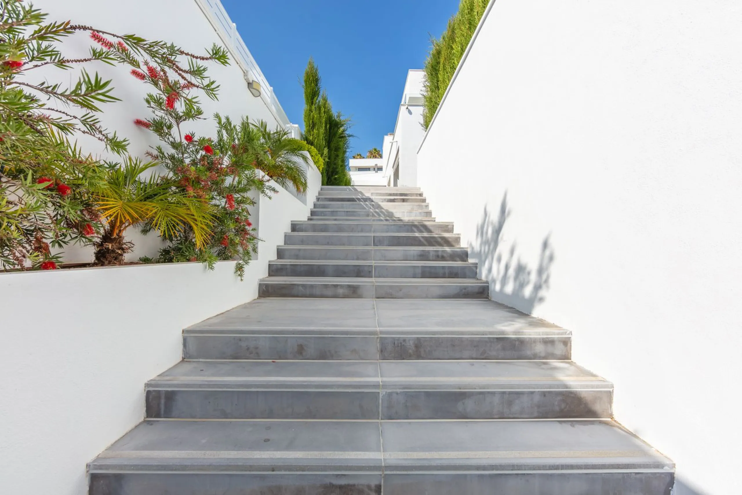 House - Detached Villa в продаже в Manilva, Málaga. В доме 4 спален и 4 ванных комнат. Площадь дома 231 м². Площадь участка 782 м²