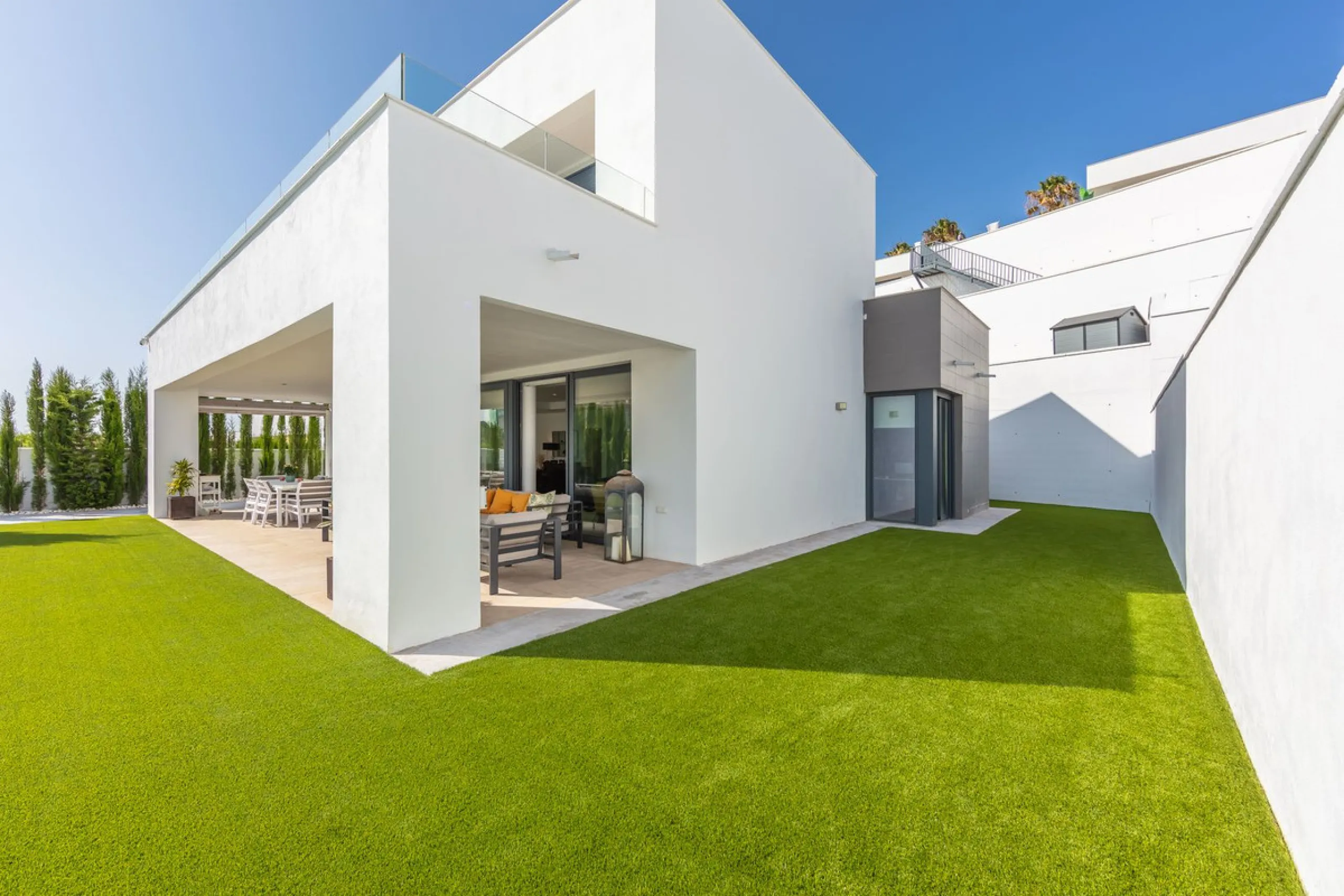 House - Detached Villa в продаже в Manilva, Málaga. В доме 4 спален и 4 ванных комнат. Площадь дома 231 м². Площадь участка 782 м²