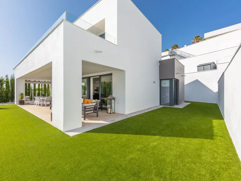 House - Detached Villa в продаже в Manilva, Málaga. В доме 4 спален и 4 ванных комнат. Площадь дома 231 м². Площадь участка 782 м²
