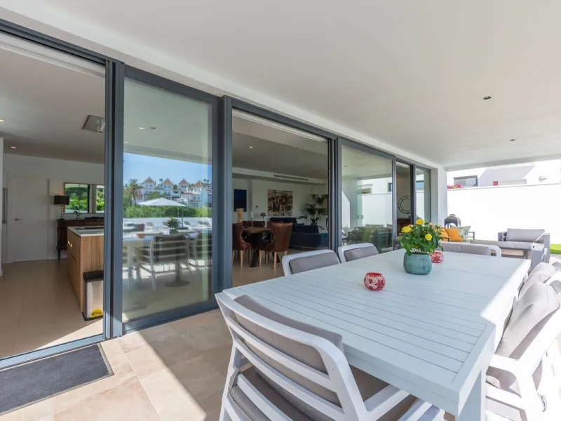 House - Detached Villa в продаже в Manilva, Málaga. В доме 4 спален и 4 ванных комнат. Площадь дома 231 м². Площадь участка 782 м²