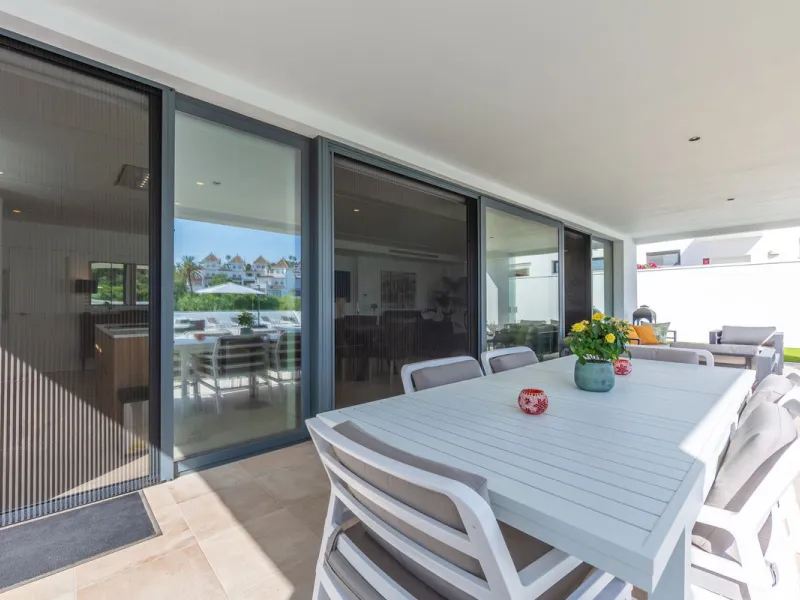 House - Detached Villa в продаже в Manilva, Málaga. В доме 4 спален и 4 ванных комнат. Площадь дома 231 м². Площадь участка 782 м²