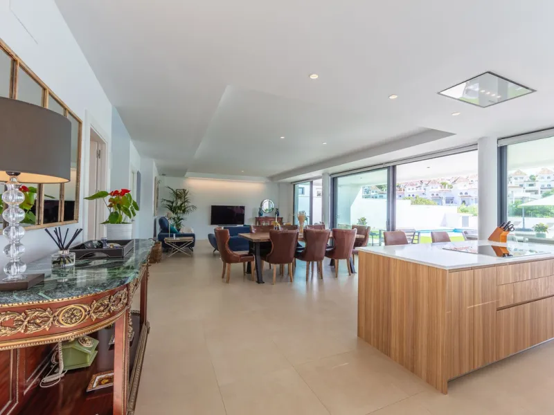 House - Detached Villa в продаже в Manilva, Málaga. В доме 4 спален и 4 ванных комнат. Площадь дома 231 м². Площадь участка 782 м²