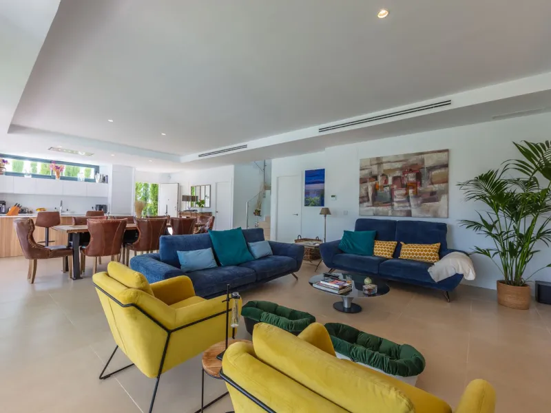 House - Detached Villa в продаже в Manilva, Málaga. В доме 4 спален и 4 ванных комнат. Площадь дома 231 м². Площадь участка 782 м²