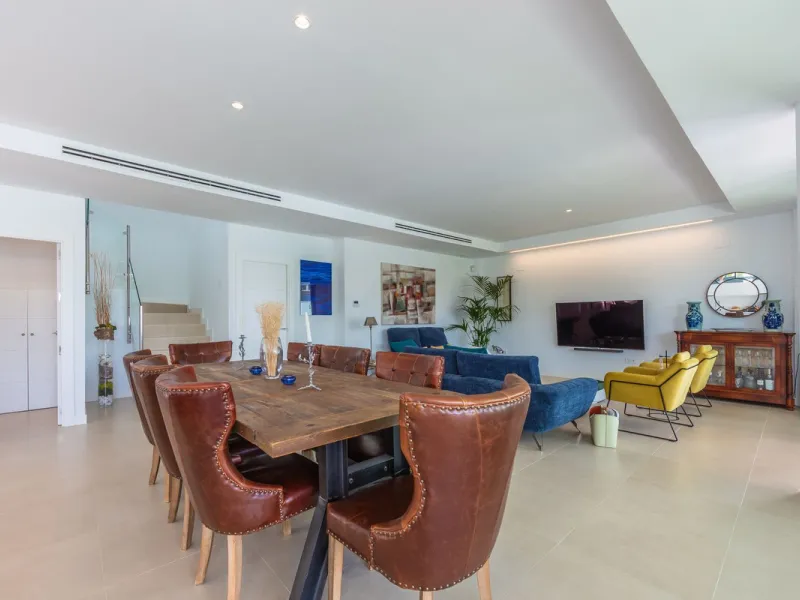 House - Detached Villa в продаже в Manilva, Málaga. В доме 4 спален и 4 ванных комнат. Площадь дома 231 м². Площадь участка 782 м²
